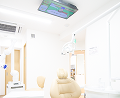 モニターを見ながらの治療